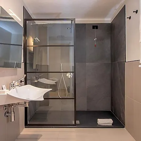 Hotel apartamentowy Mem And Pula